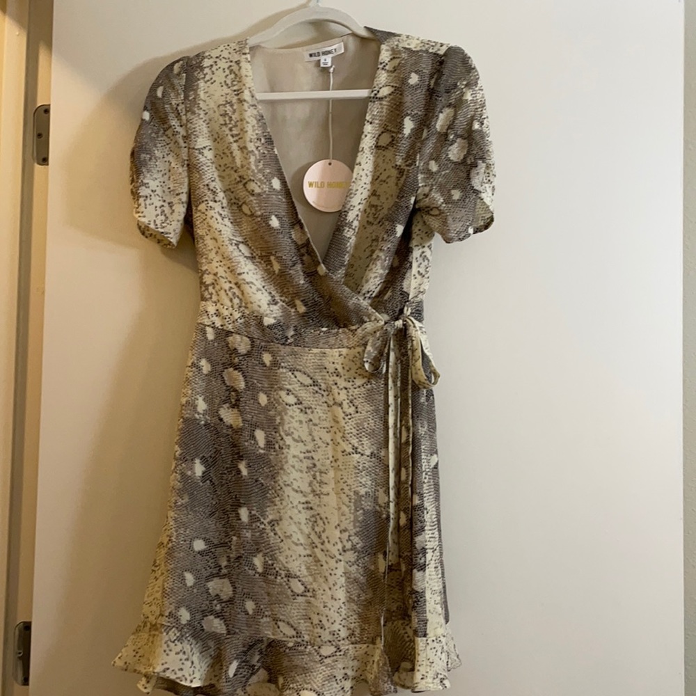 Wild Honey NWT Short Sleeve Snakeprint Wrap Dress with ruffle buttom Size S